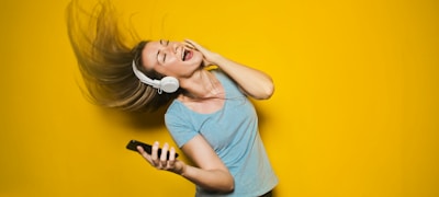 体育球迷在玩家部落社区互动交流场景